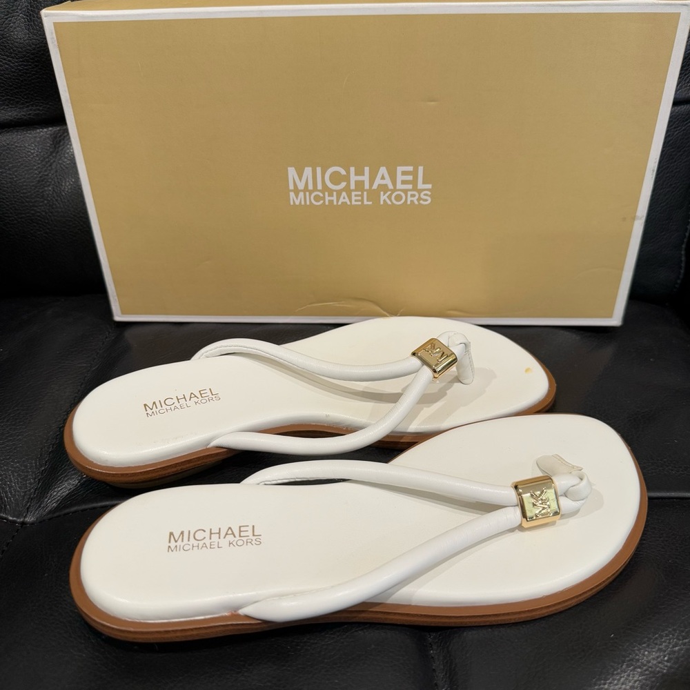 Michael Kors Women's Annie Thong Sandals - Picture 2 of 5